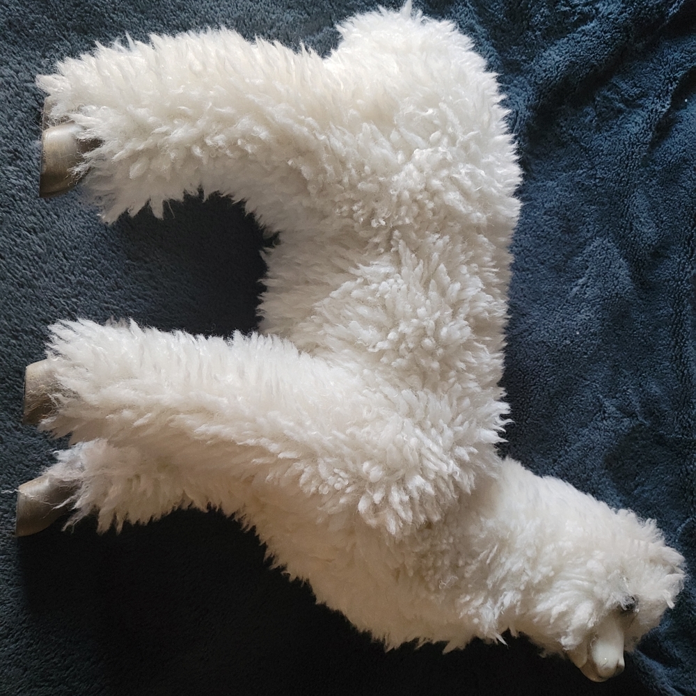 Resin llama